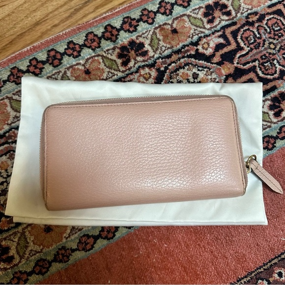 Gucci Marmont Zip Around Continental Wallet in light pink - Picture 4 of 12